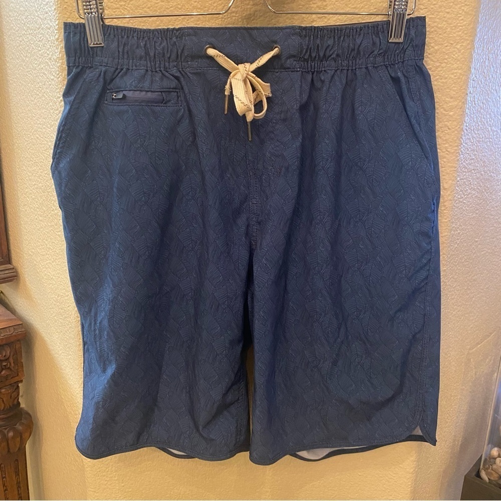 CARBON2COBALT Men Blue Unlined Leaf Print Shorts Size Large